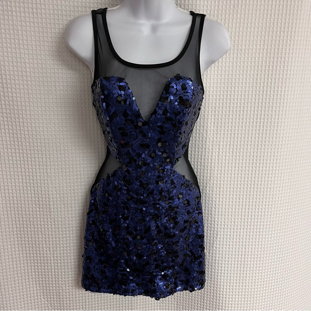 TRIXXI ladies, blue and silver mesh sequins, mini dress size 3 ￼